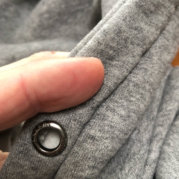 Bench Gray Fleece-Lined Sweatshirt/ hoodie size medium- gently used - Picture 9 of 10